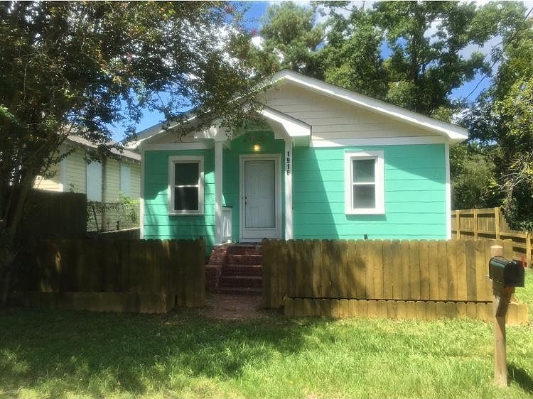 Front Elevation with Fencing