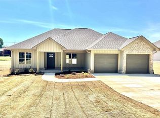 108 Vaughn Ave, Killen, AL 35645