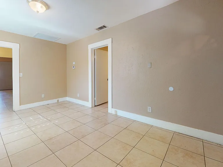 4146 E McKenzie Ave — Photo 7