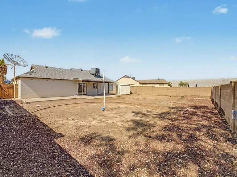 10719 W Vista Ave — Photo 26
