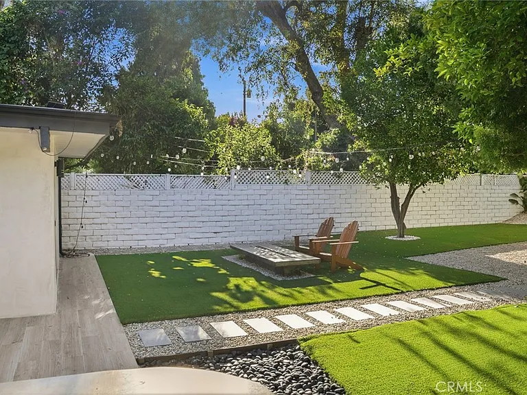 13135 Chandler Blvd — Photo 51