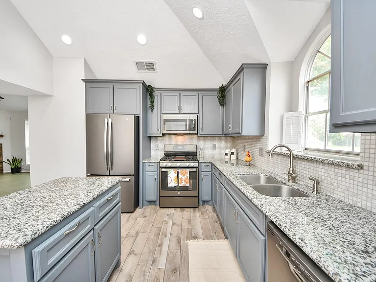 17011 Dusty Mill Dr W — Photo 9