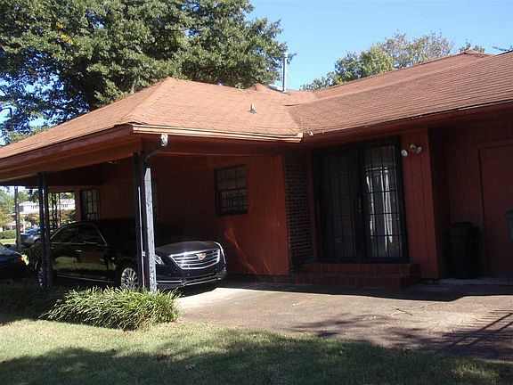 3rd image of 1483 S Parkway E