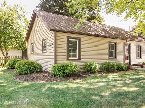 8309 Hillside Rd, Woodstock, IL 60098