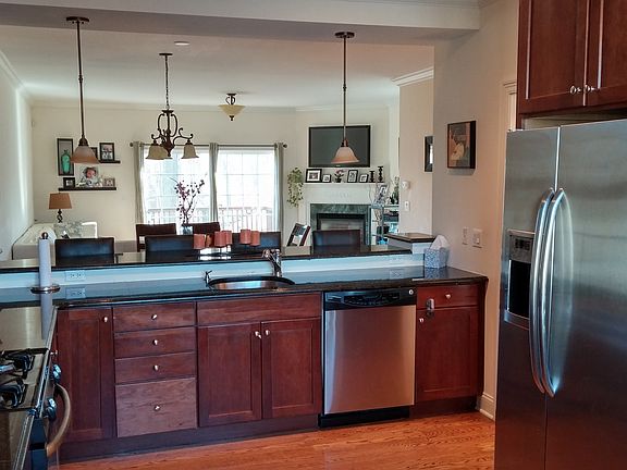 3rd image of 104 Villa Ct