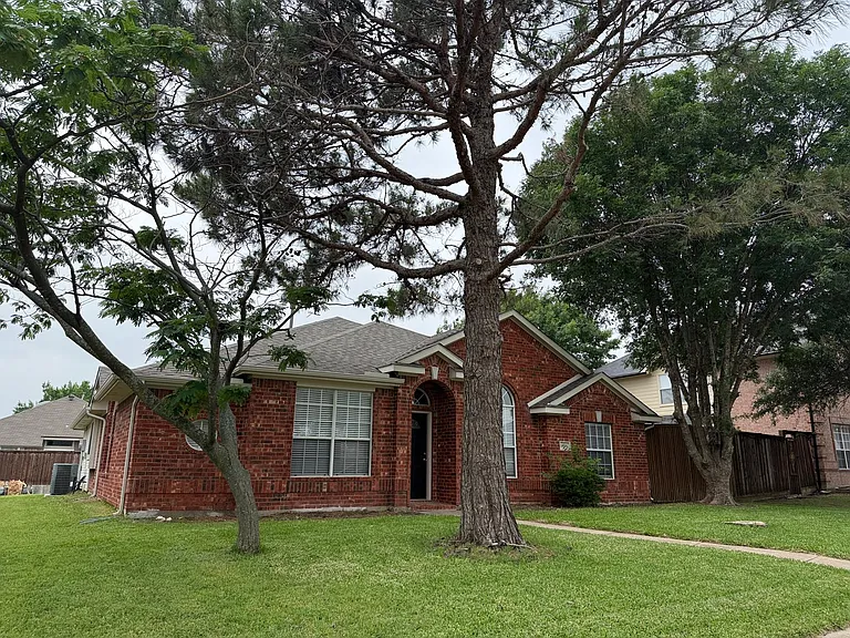 10801 Copperwood Dr — Photo 3