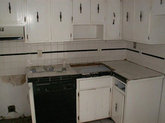 4th image of 3901 36th Court #201
