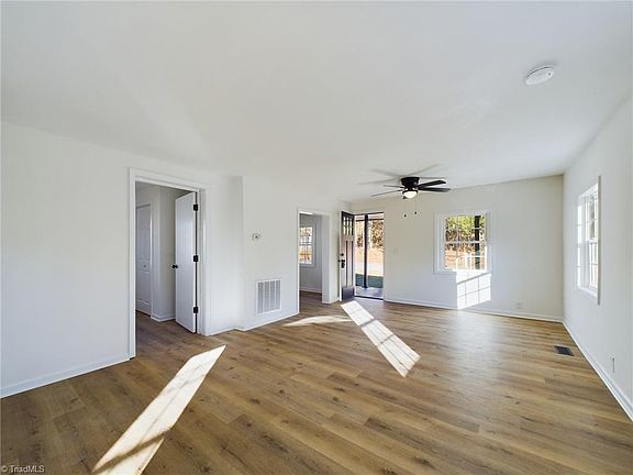 5th image of 1704 Glenn St