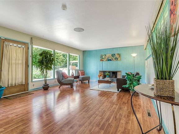 3rd image of 2949 Boundary St SE