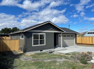 406 E Rapp Rd, Talent, OR 97540