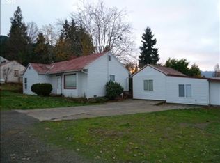 842 W Rainbow St, Roseburg, OR 97471