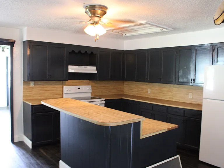 4565 Cobb St — Photo 2