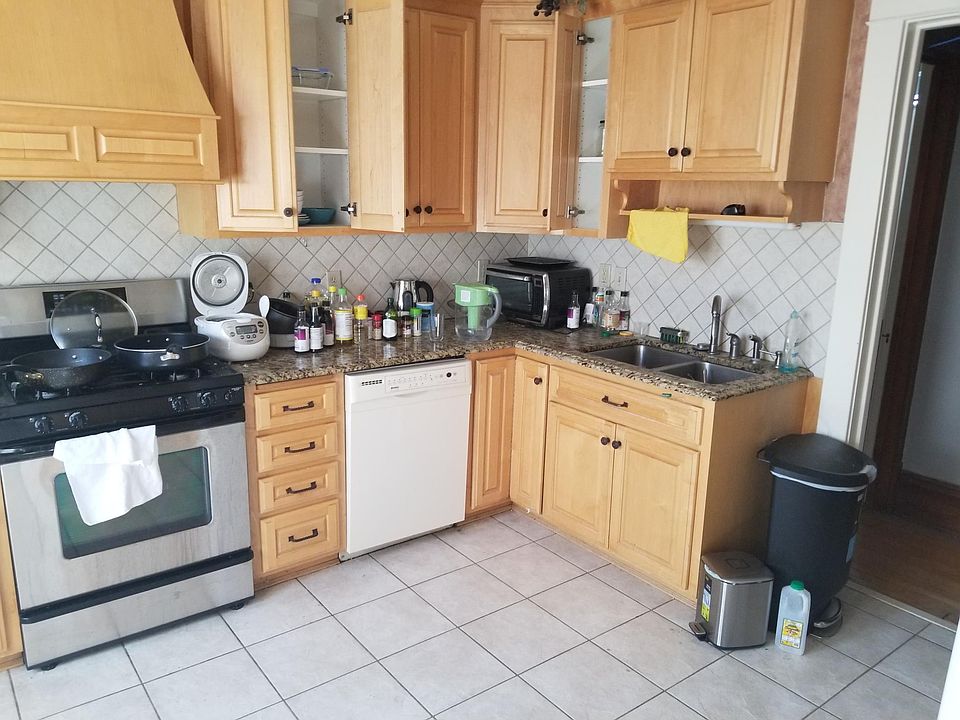 Granite kitchen with dishwasher and garbage disposal