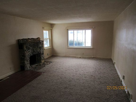 4th image of 2717 State Road 121