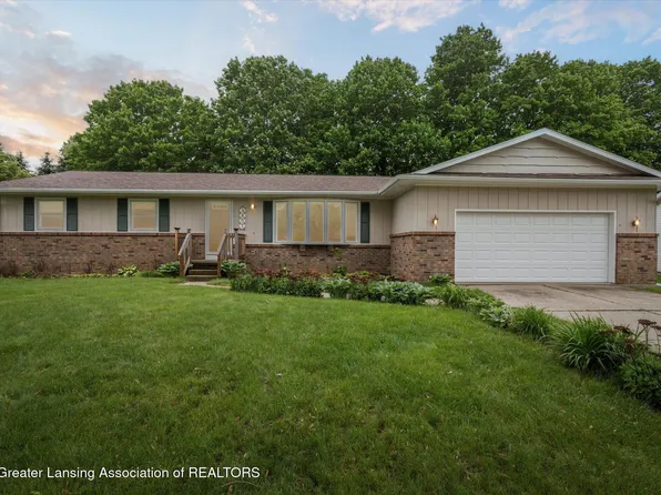 3801 Bush Gardens Ln, Holt, MI 48842