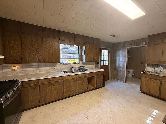 5th image of 3907 Rice Rd