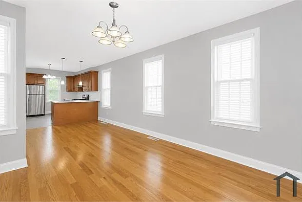 5 bed, 1608 sqft, $5,300 — Photo 4