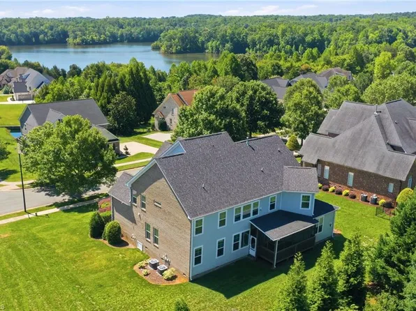 4403 Bonnie Loch Dr, Burlington, NC 27215