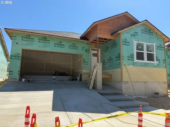 1050 Graham St, Coosbay, OR 97420