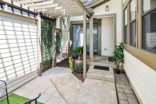 2411 De Lee St #5 Photo 1