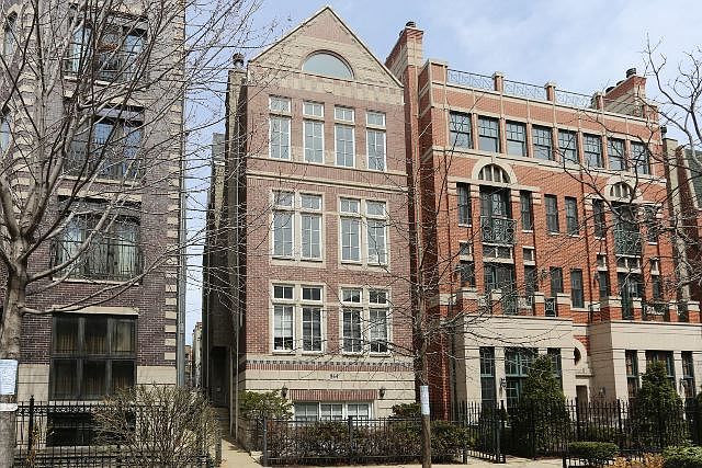 1st image of 844 W Buckingham Pl APT 1