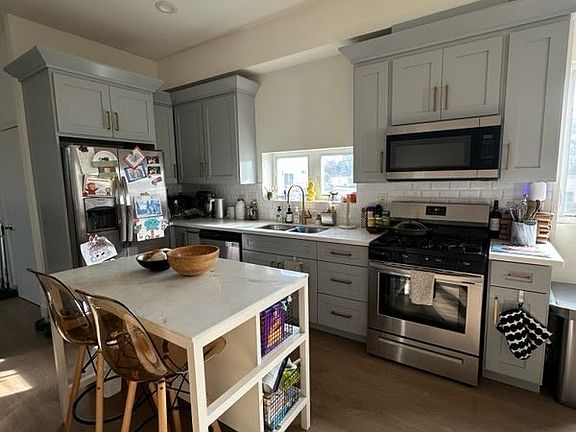 5th image of 2404 S Dunsmuir Ave #2406-1/2