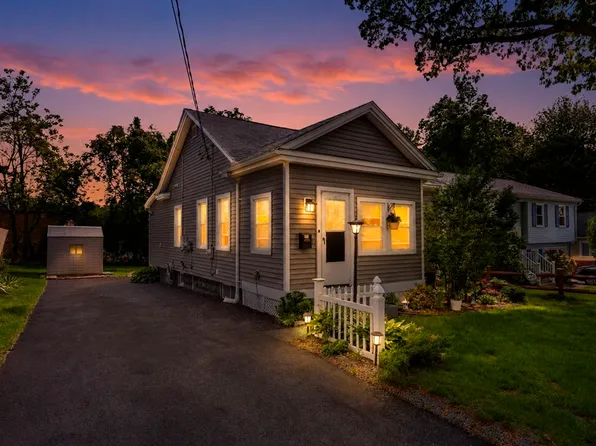 43 Agnes St, Springfield, MA 01118