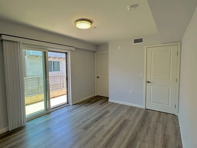 366 Burchett St — Photo 10
