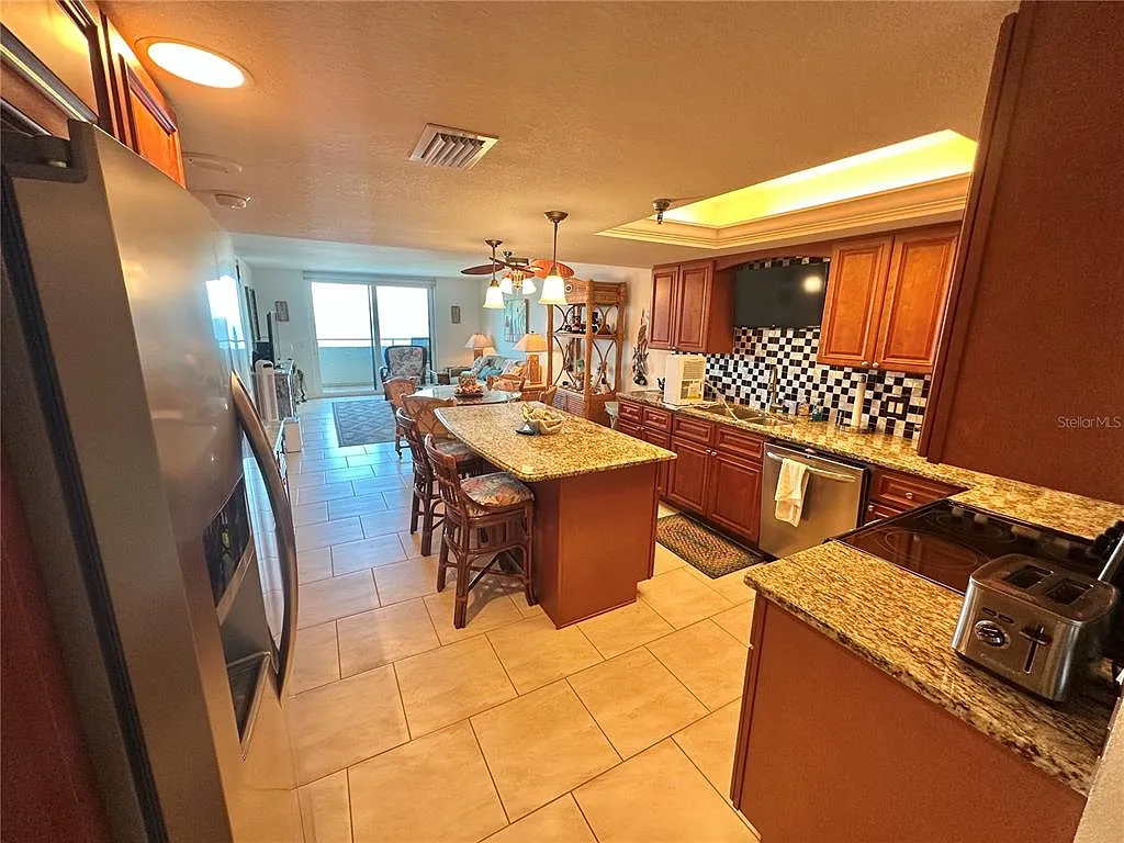 2 bed, 2.0 bath, 1236 sqft, $4,000 — Photo 3