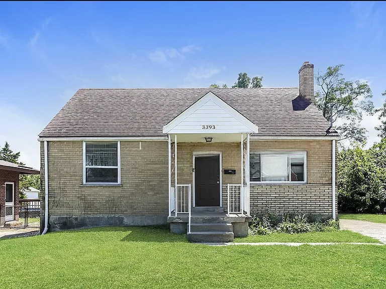 6526 W Carmen Ave — Photo 1