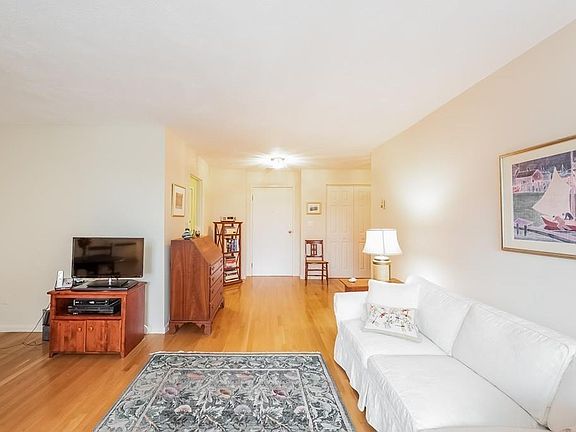 5th image of 245 Lafayette St APT 2C
