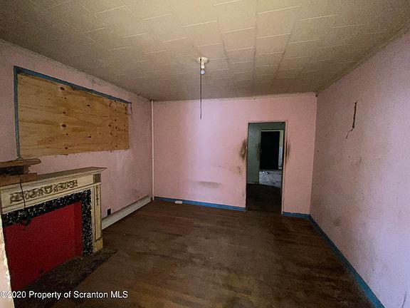 4th image of 812-814 Pittston Ave