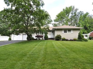 125 Victoria Dr, Clark, NJ 07066