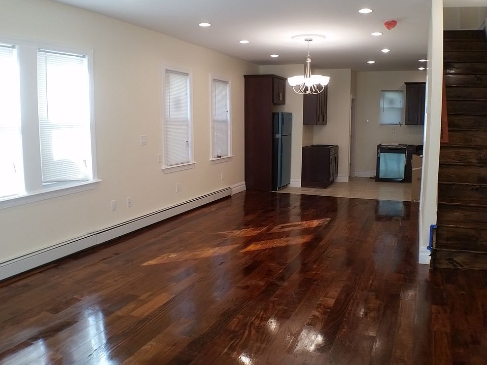 1st image of 16609 111th Ave