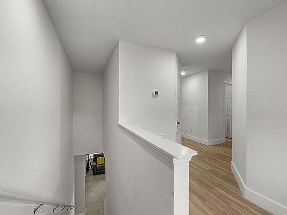 5th image of 2981 Crest Dr