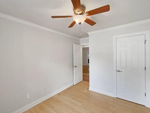 4th image of 111 Barrington Dr #1