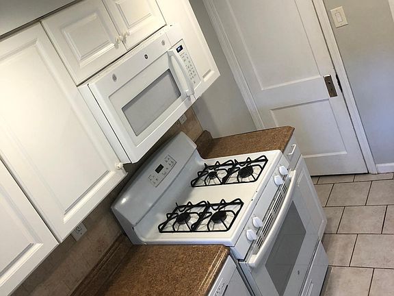 Kitchen/Basement Entry