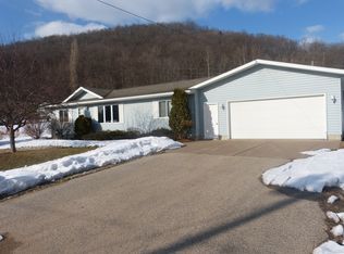 S1576 Hillview St, Alma, WI 54610