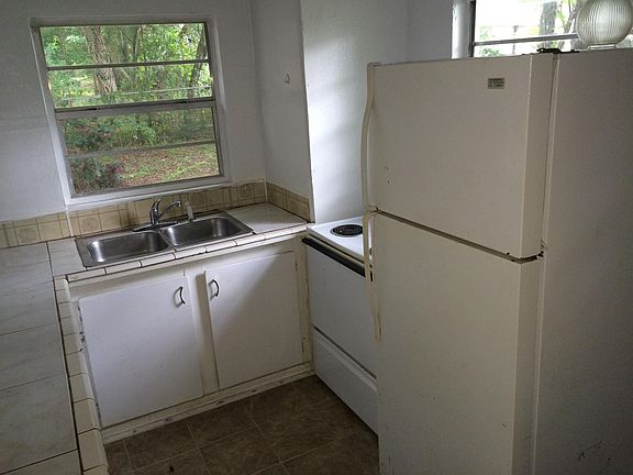 4th image of 702 W 14th St