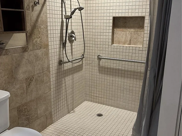715 S Verne St — Photo 17