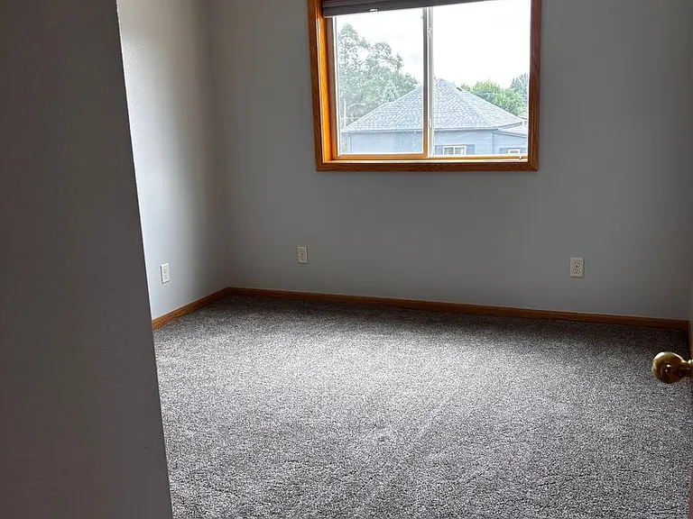 1008 2nd St NE — Photo 15
