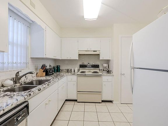 5th image of 2333 Indian River Blvd APT 306