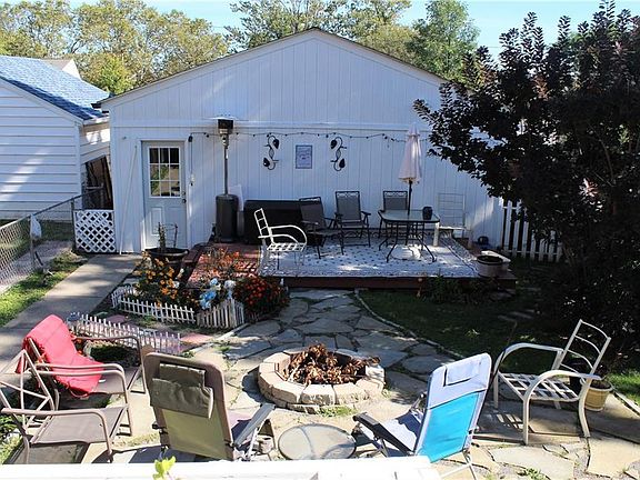 3rd image of 3917 Deveaux St