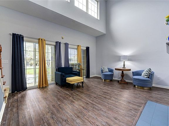 4th image of 3106 Village Green Dr