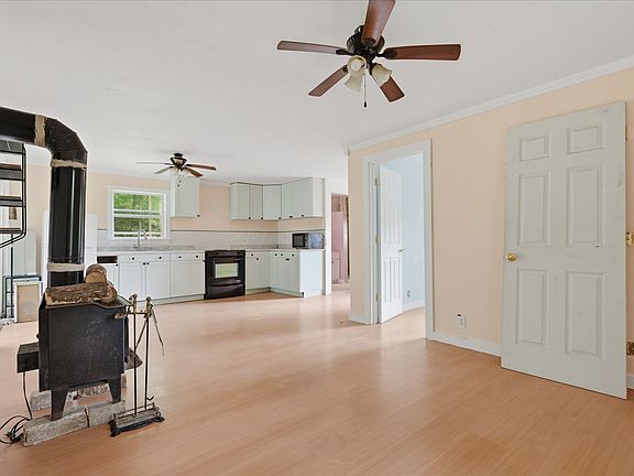 4th image of 6 Bernadette Ln