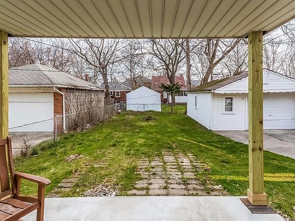 5th image of 18060 Sussex St