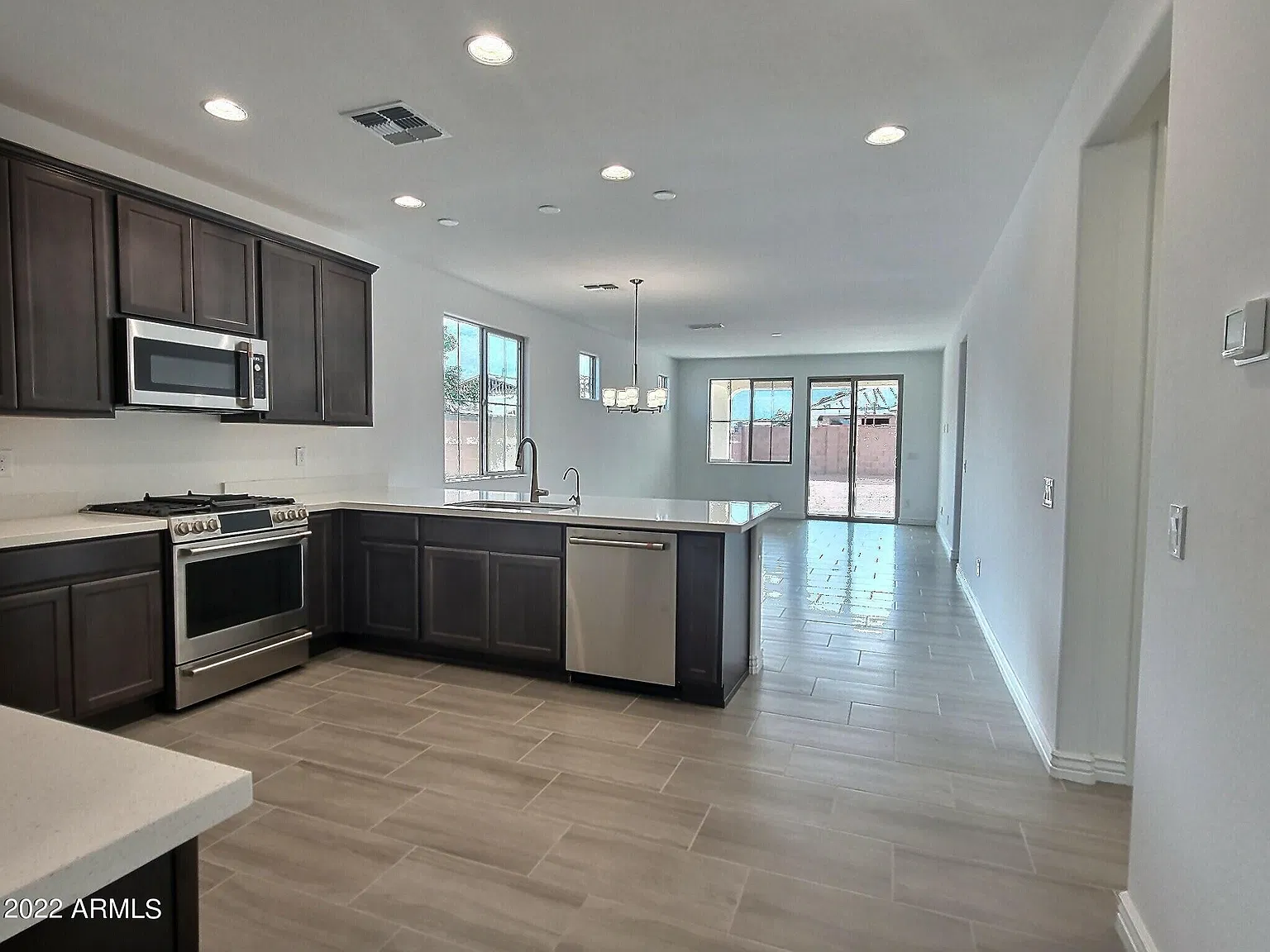 4 bed, 2.5 bath, 1956 sqft, $2,500 — Photo 3