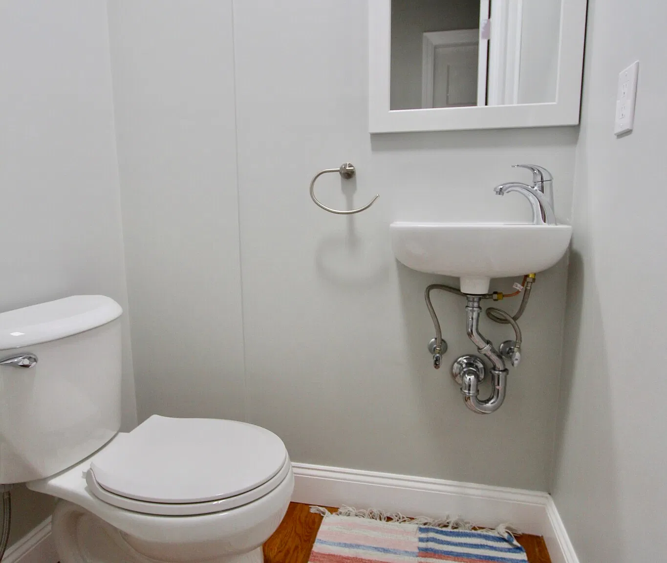 4 bed, 1.5 bath, 9999 sqft, $3,570 — Photo 4