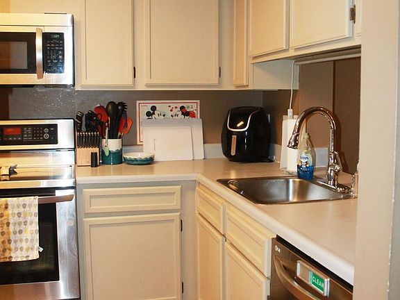 3rd image of 8198 Mill Creek Cir
