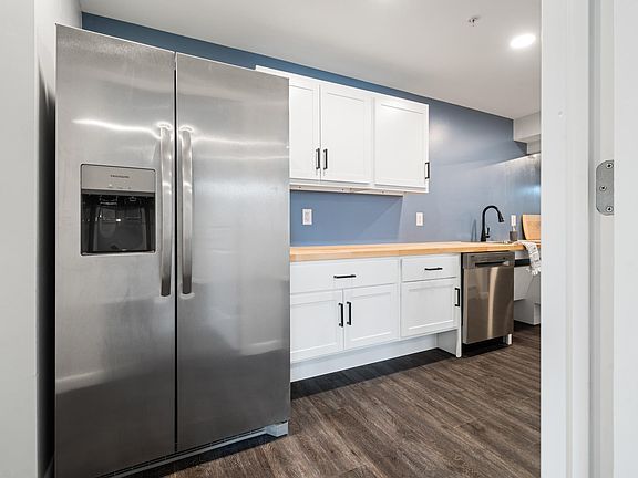 5th image of 3-3527 Vienna St APT 3